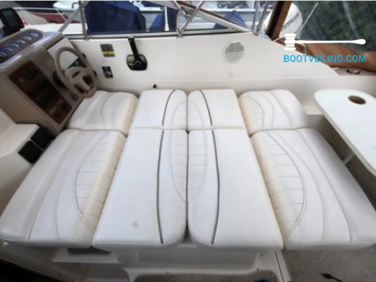 Polyester Speedboat Maxum 2400 SCR