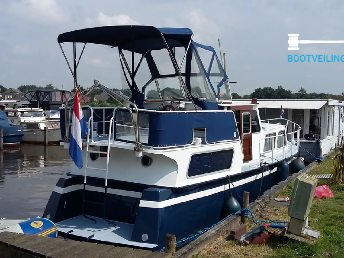 Steel Motorboat Cascaruda 1070