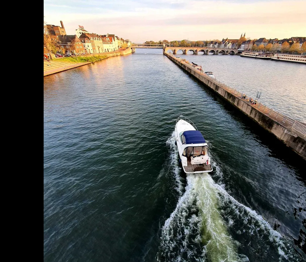 Polyester Motorboat Cruisers Yachts Rouge