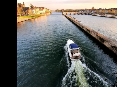 Polyester Motorboat Cruisers Yachts Rouge Photo 1