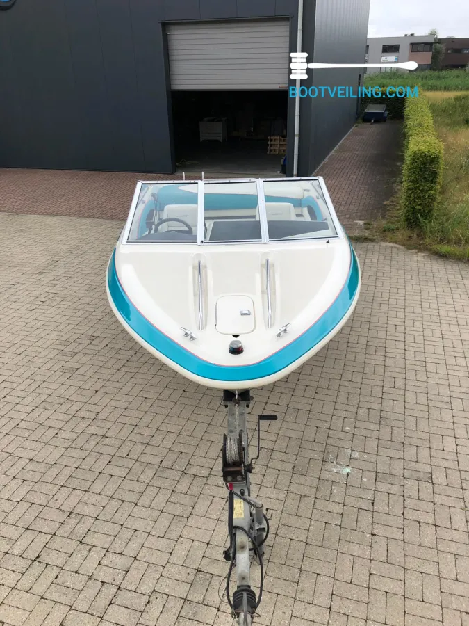 Polyester Speedboat Bayliner 1851 Capri sport