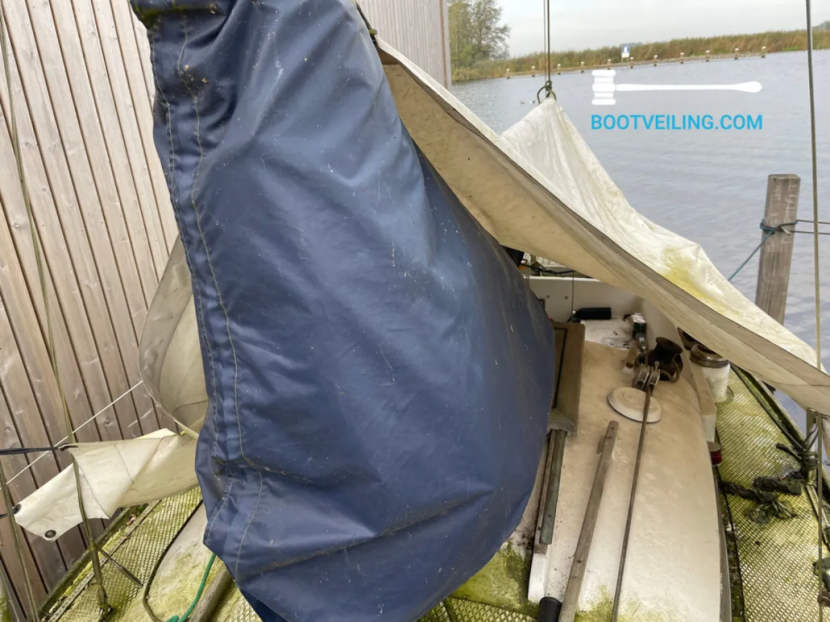 Polyester Budgetboat Cabin sailboat 700