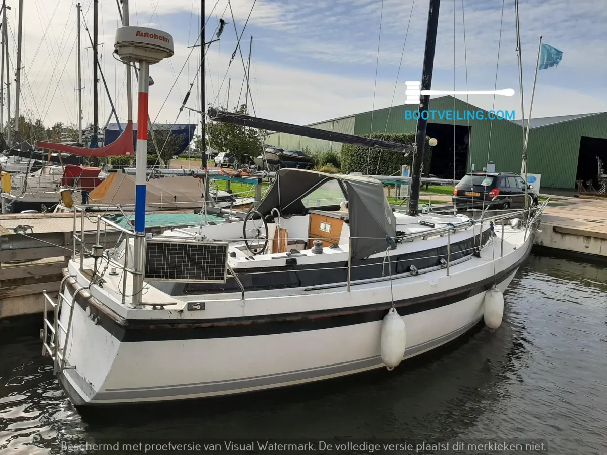 Polyester Sailboat Compromis 909