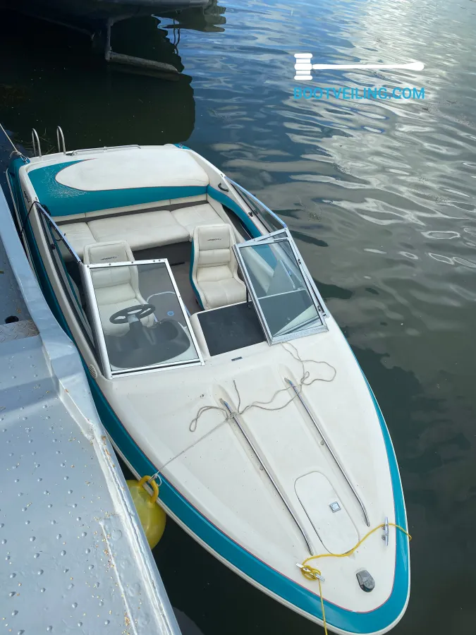 Polyester Speedboat Bayliner 1851 Capri sport