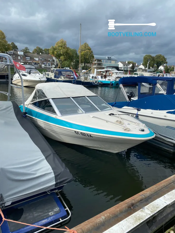 Polyester Speedboat Bayliner 1851 Capri sport