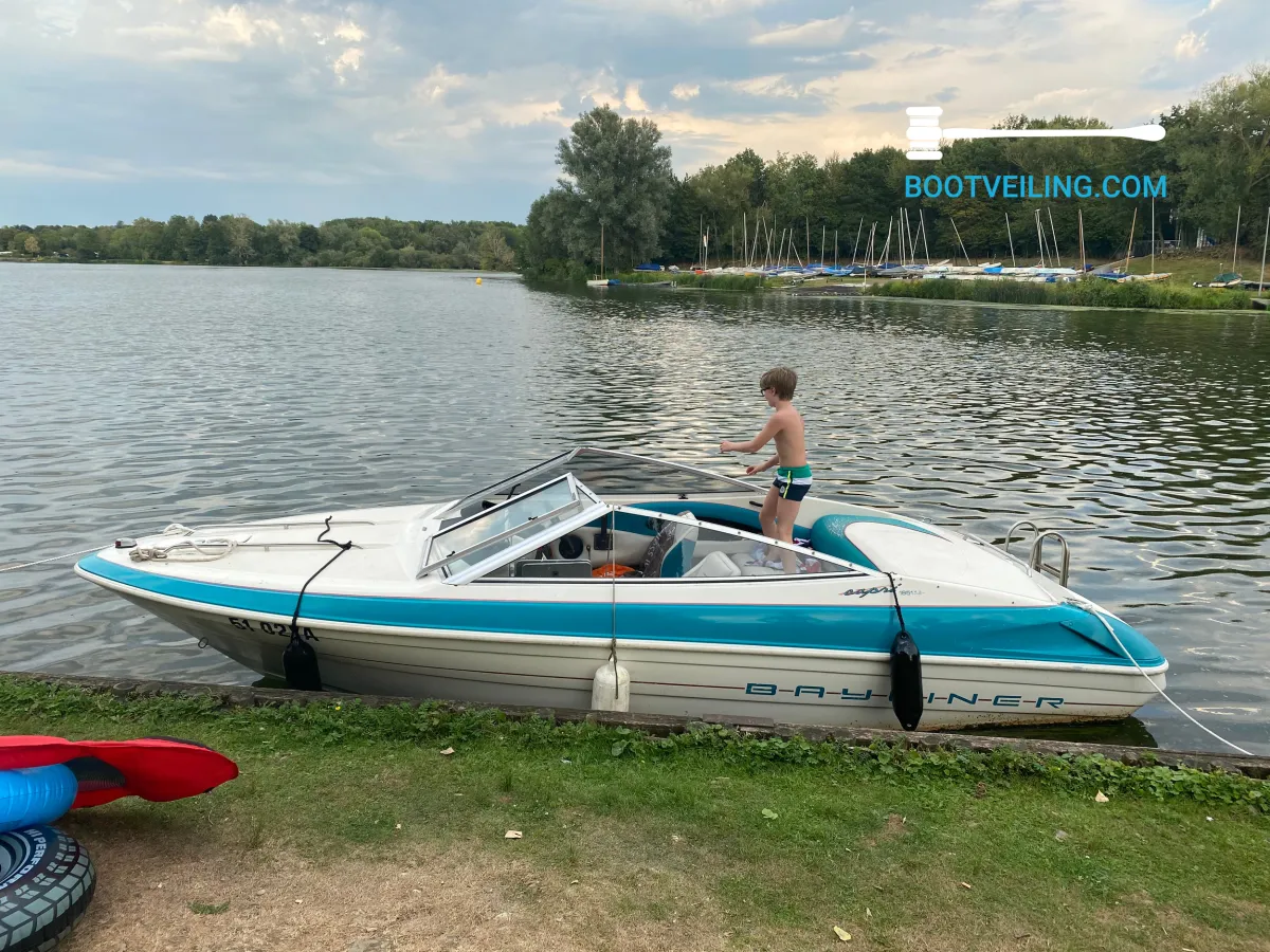 Polyester Speedboat Bayliner 1851 Capri sport