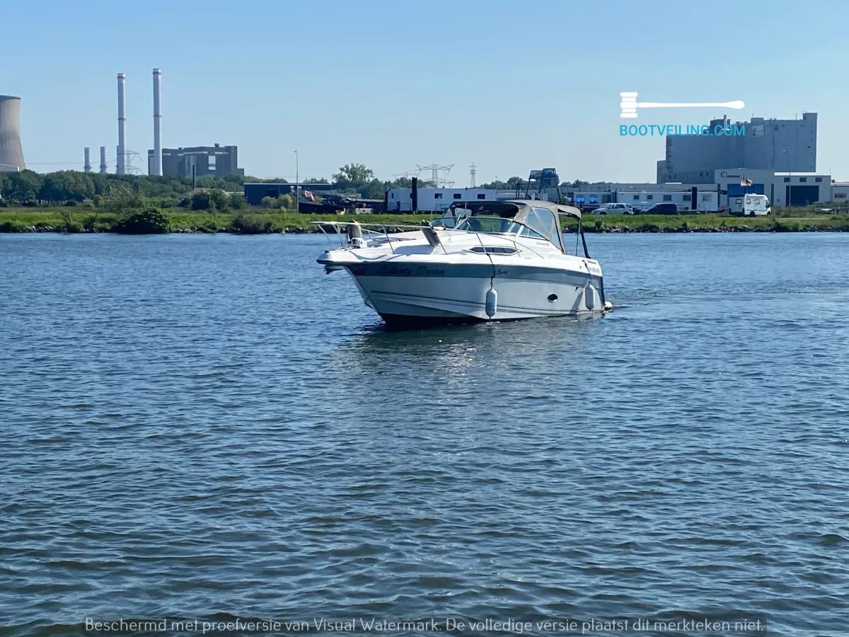 Polyester Speedboat Regal 265 Commodore