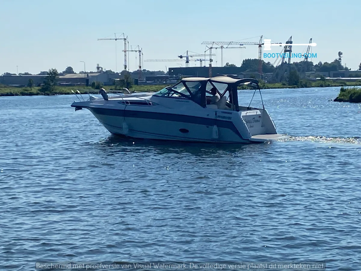 Polyester Speedboat Regal 265 Commodore