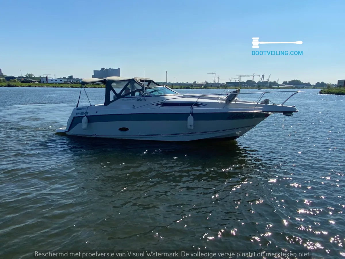 Polyester Speedboat Regal 265 Commodore