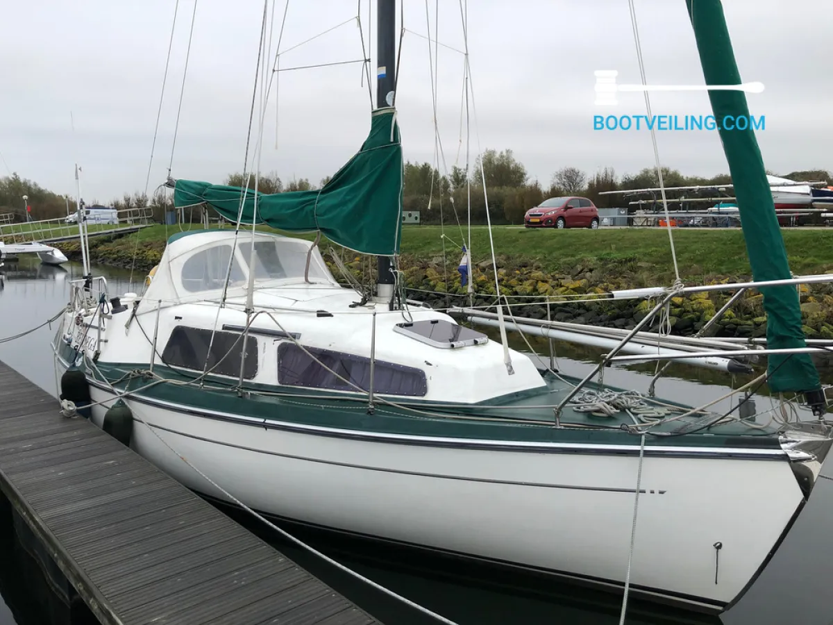 Polyester Sailboat Compromis 850