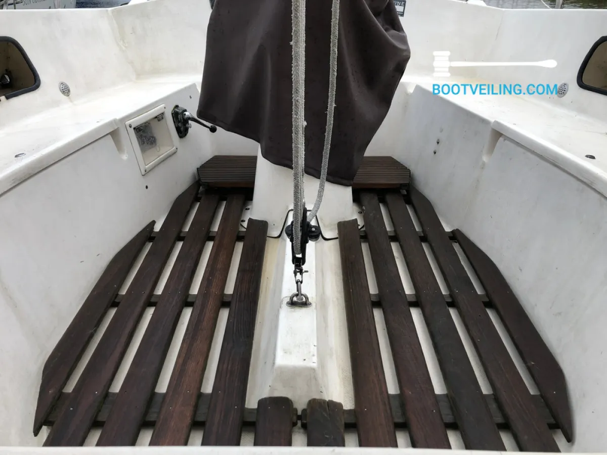 Polyester Sailboat Compromis 850