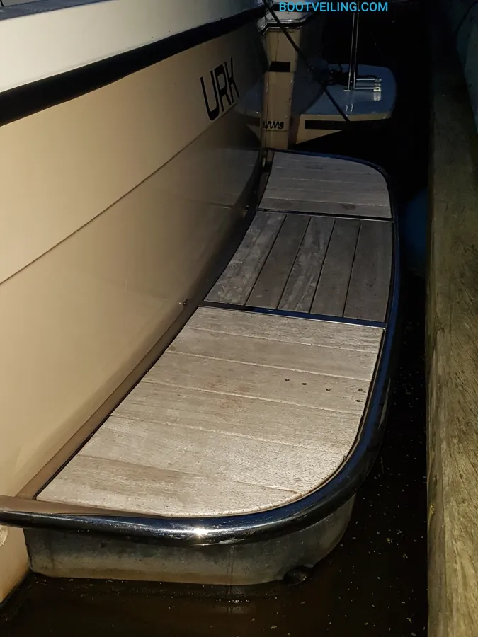 Polyester Motorboat Bayliner 3270