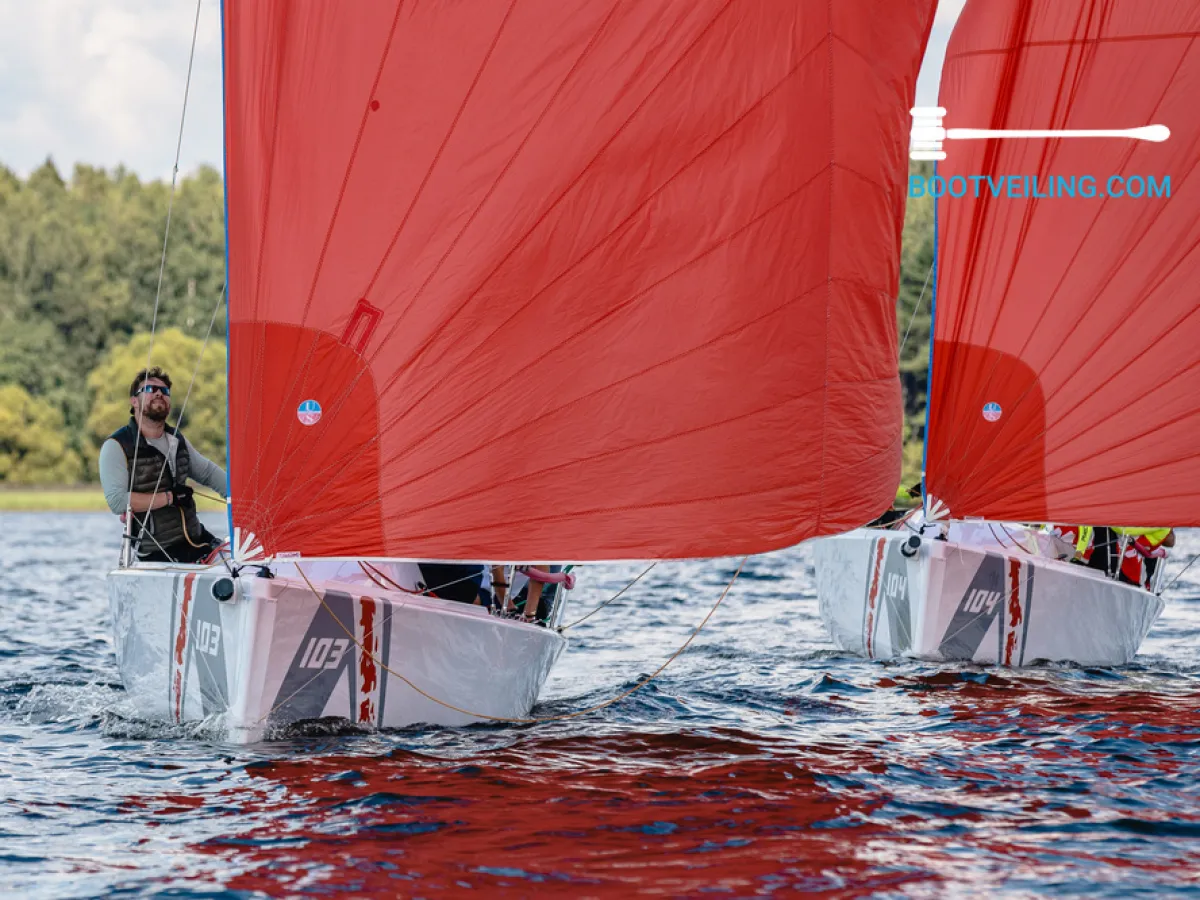 Composite Sailboat MXboats 700