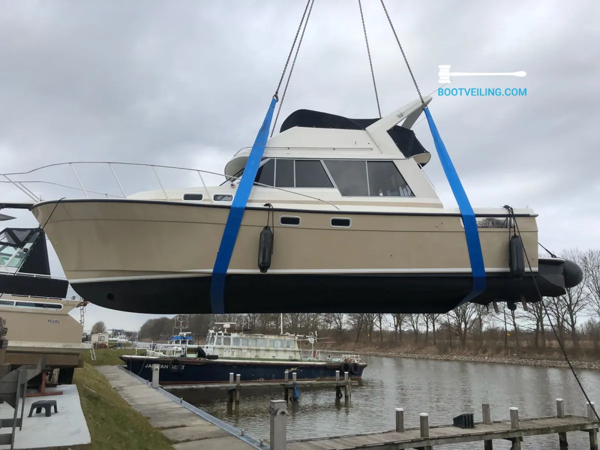 Polyester Motorboat Bayliner 3270