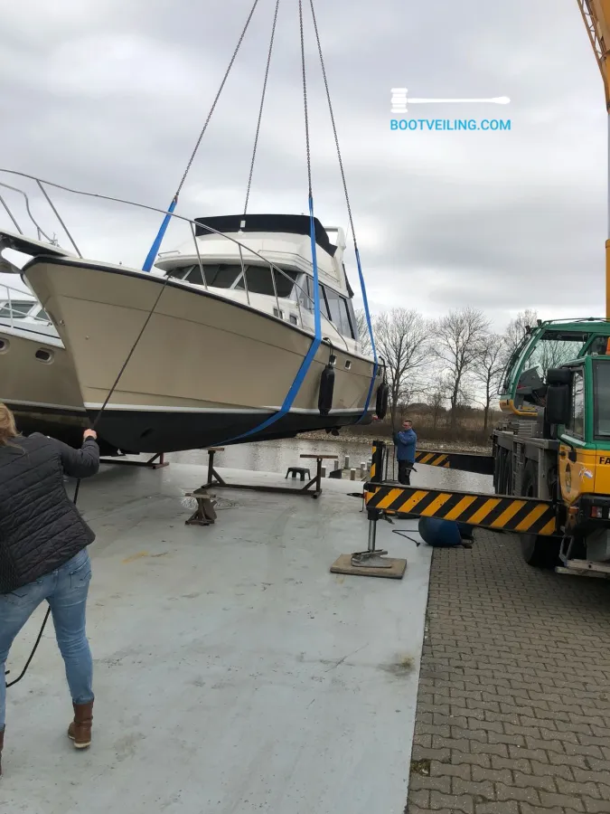 Polyester Motorboat Bayliner 3270