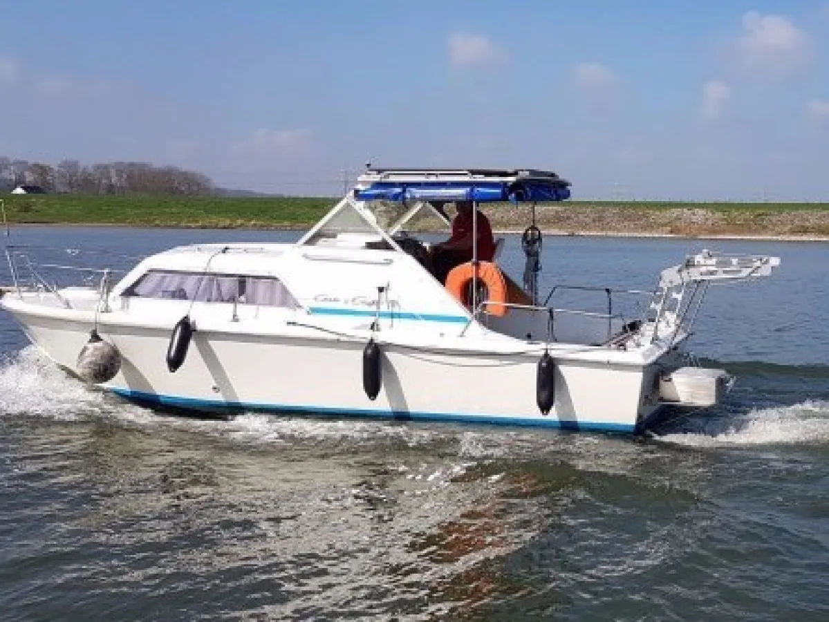 Polyester Motorboat Chris Craft Catalina 251