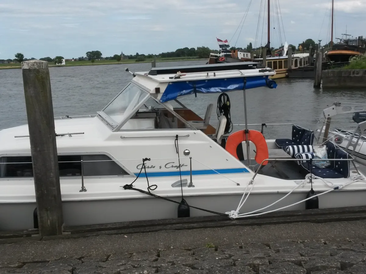 Polyester Motorboat Chris Craft Catalina 251