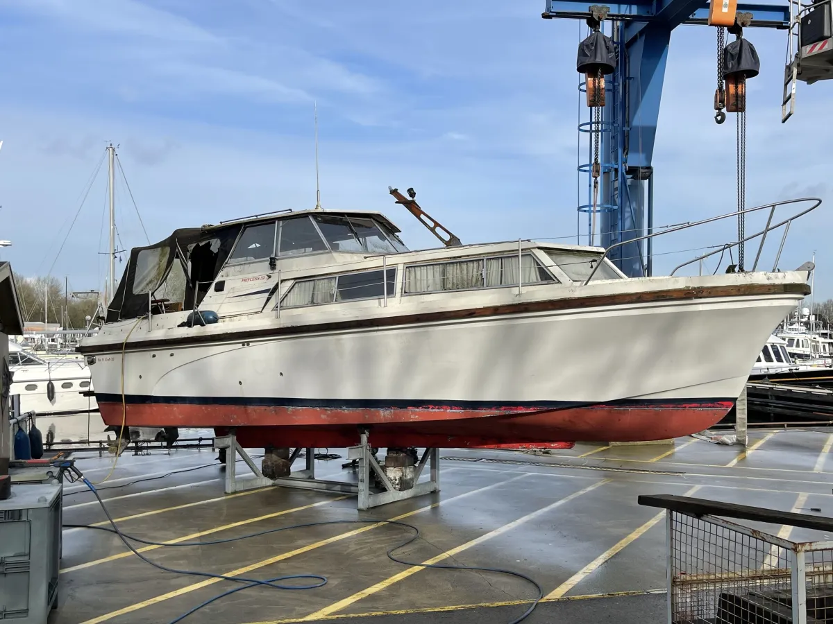 Polyester Motorboat Princess 32