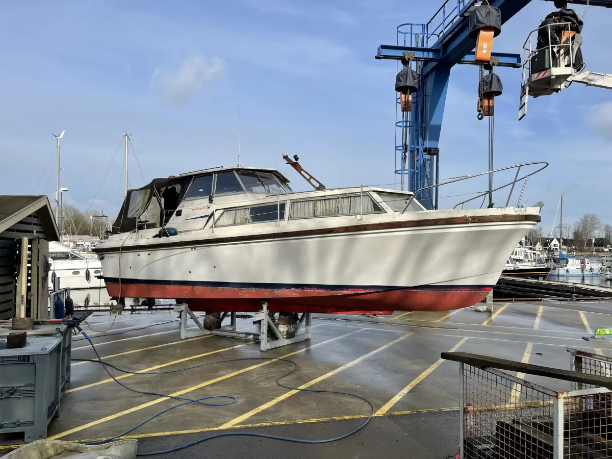 Polyester Motorboat Princess 32