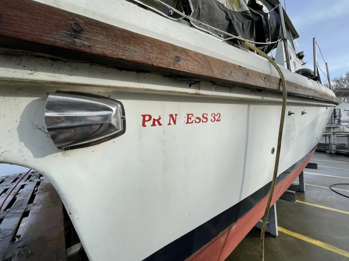 Polyester Motorboat Princess 32