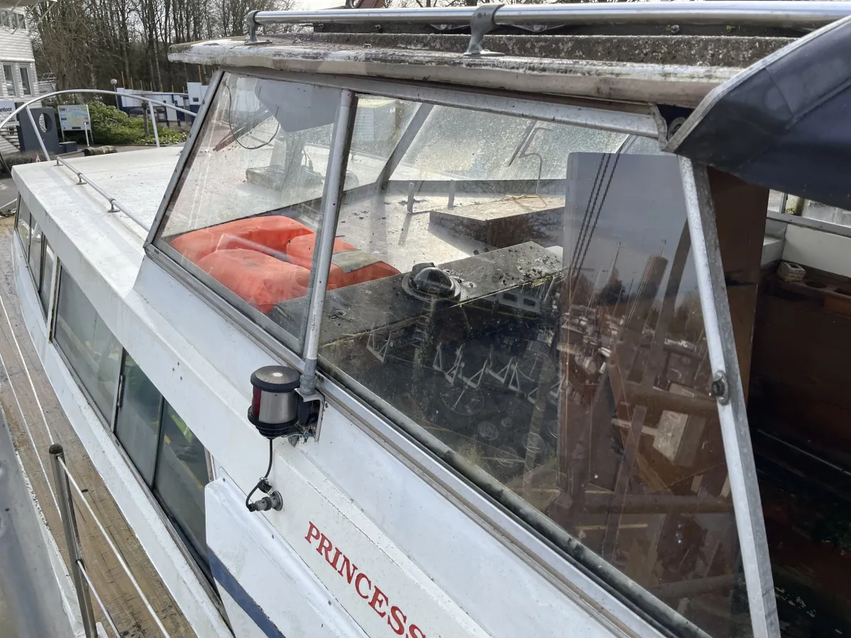 Polyester Motorboat Princess 32