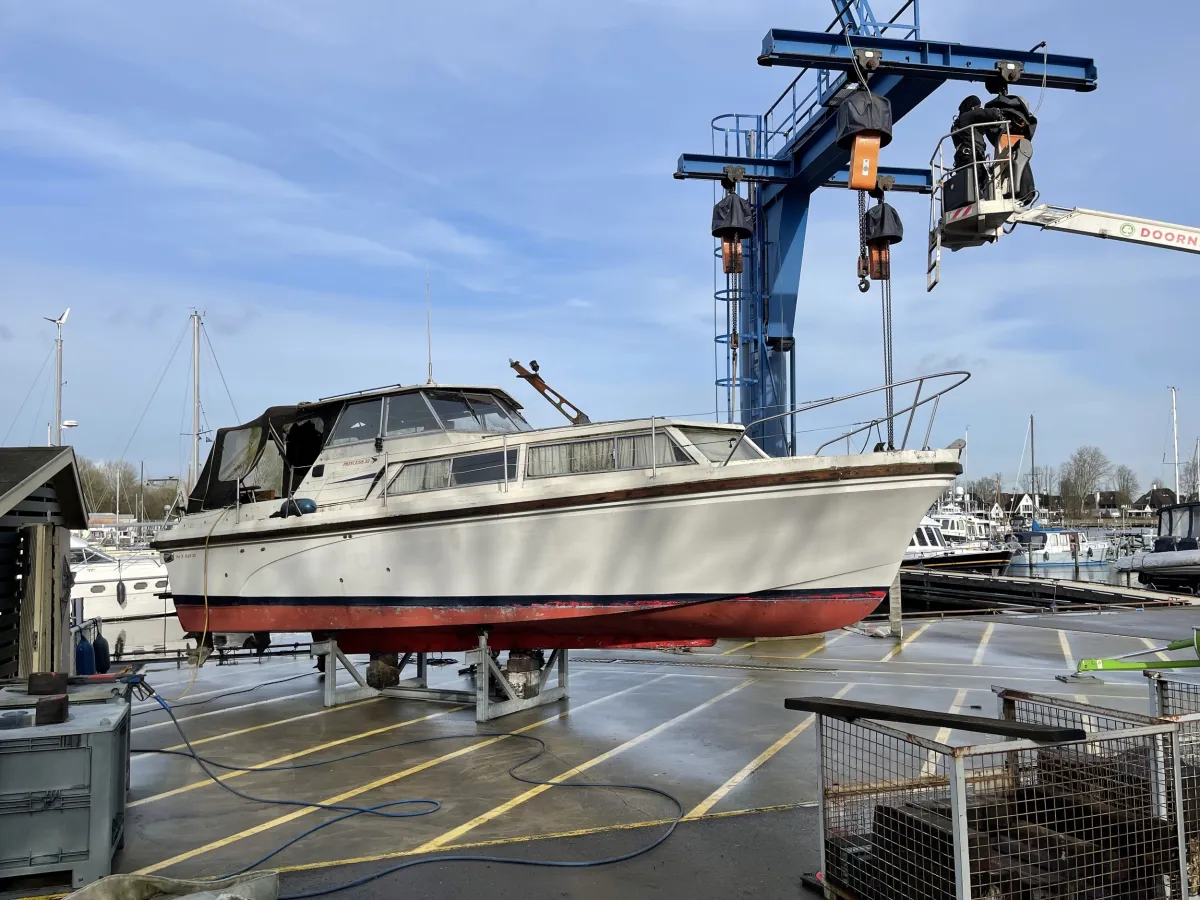 Polyester Motorboat Princess 32