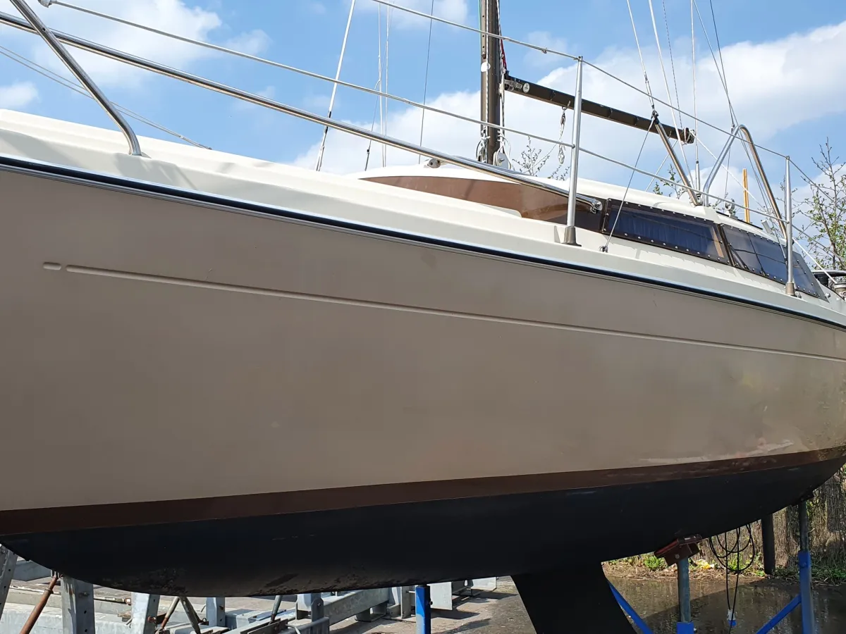 Polyester Sailboat Dehler Delanta 80