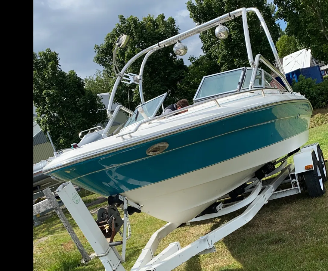 Polyester Speedboat Sea Ray 200