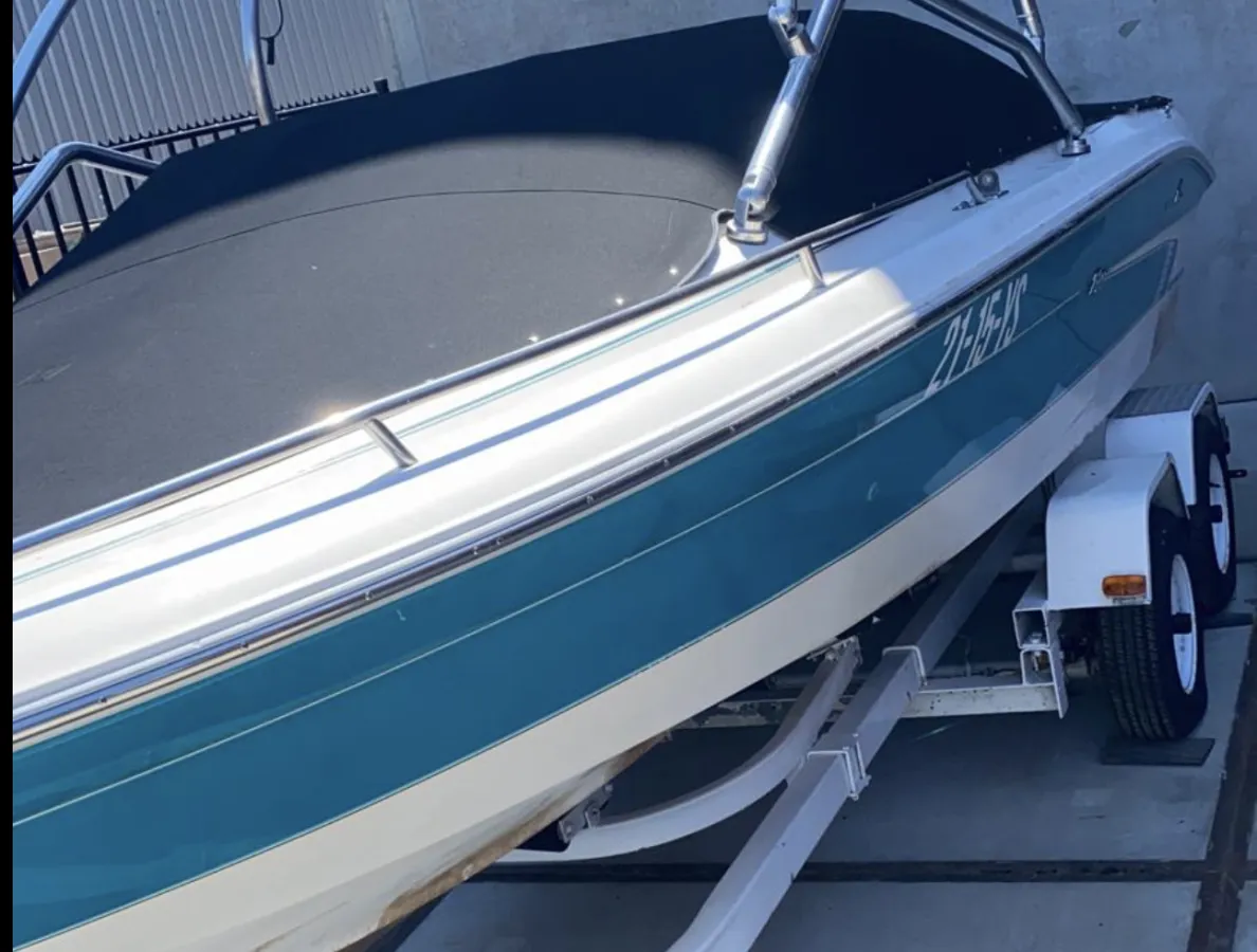 Polyester Speedboat Sea Ray 200