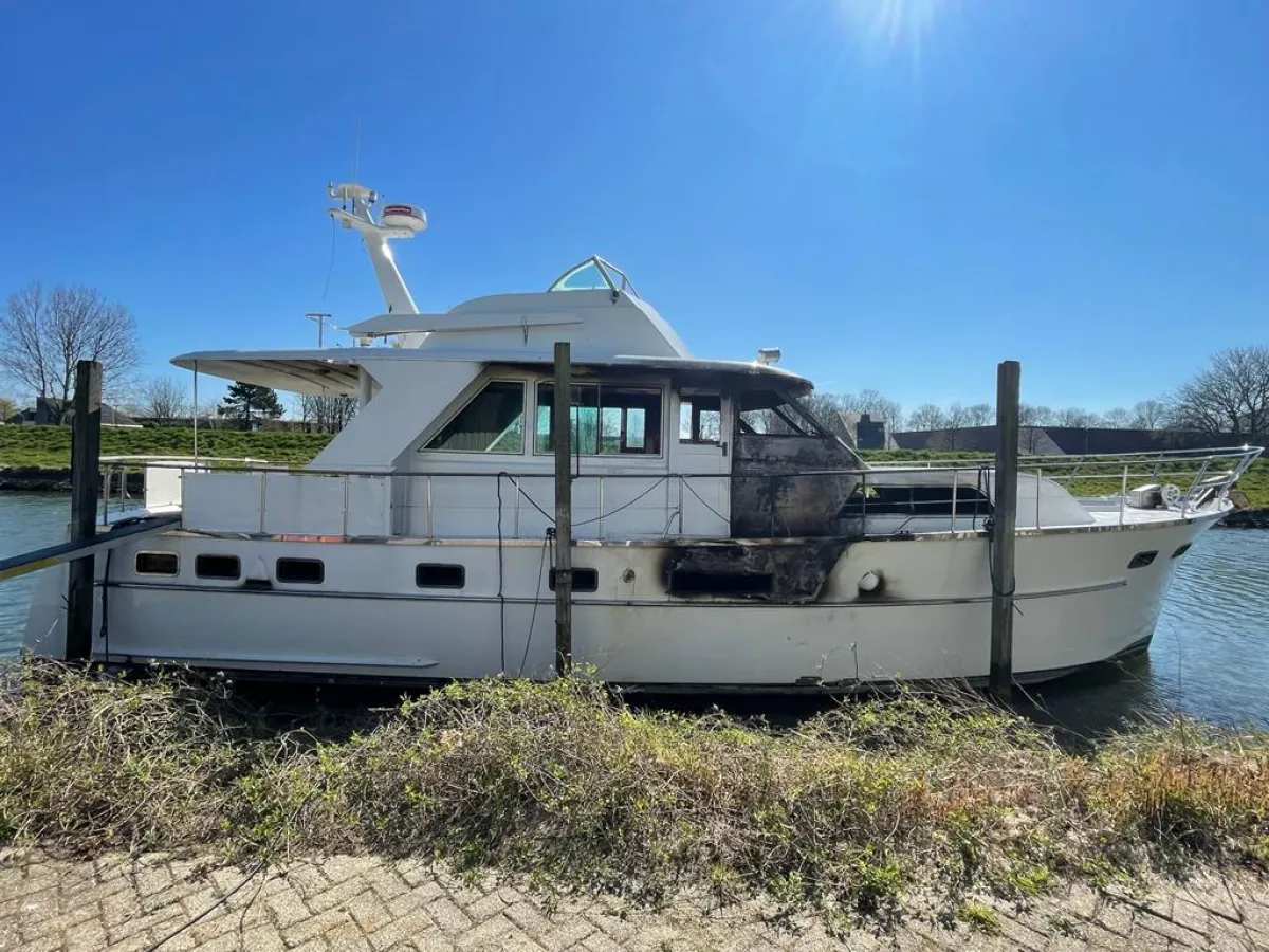 Polyester Motorboat Hatteras 53 Flybridge