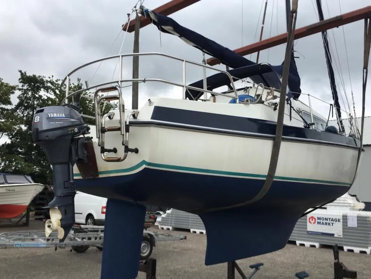 Polyester Sailboat Compromis 720