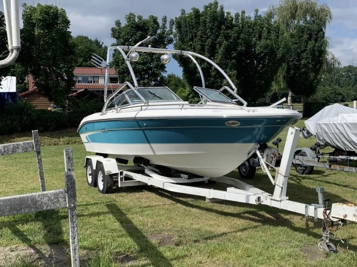 Polyester Speedboat Sea Ray 200