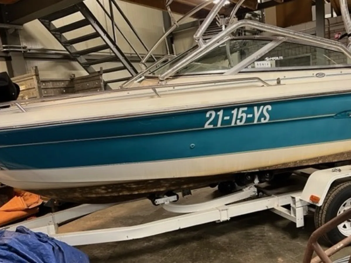 Polyester Speedboat Sea Ray 200