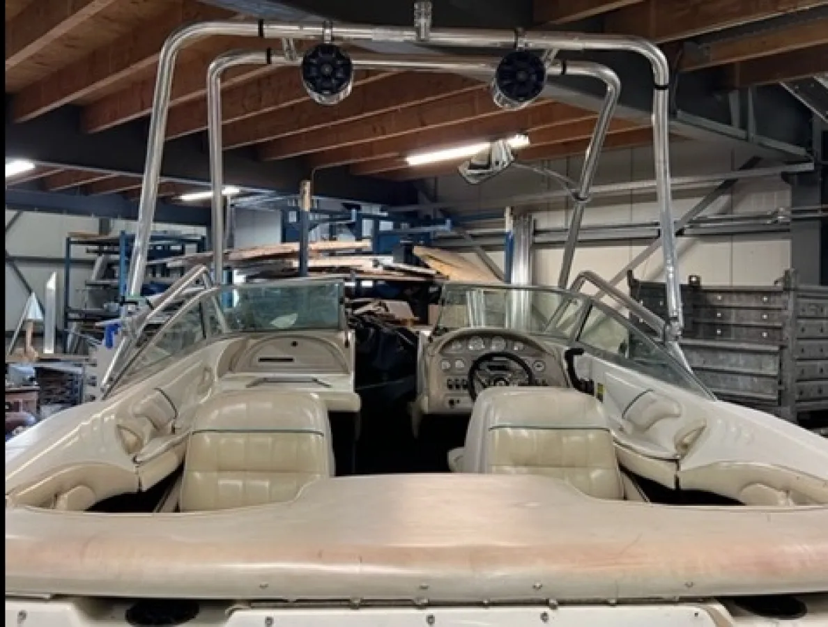 Polyester Speedboat Sea Ray 200