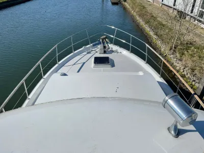 Polyester Motorboat Hatteras 53 Flybridge Photo 8