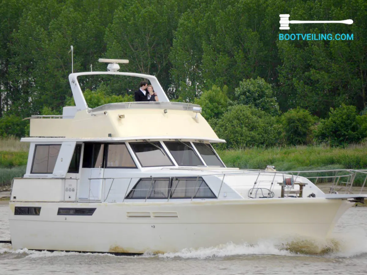 Polyester Motorboat Chris Craft Constellation 500