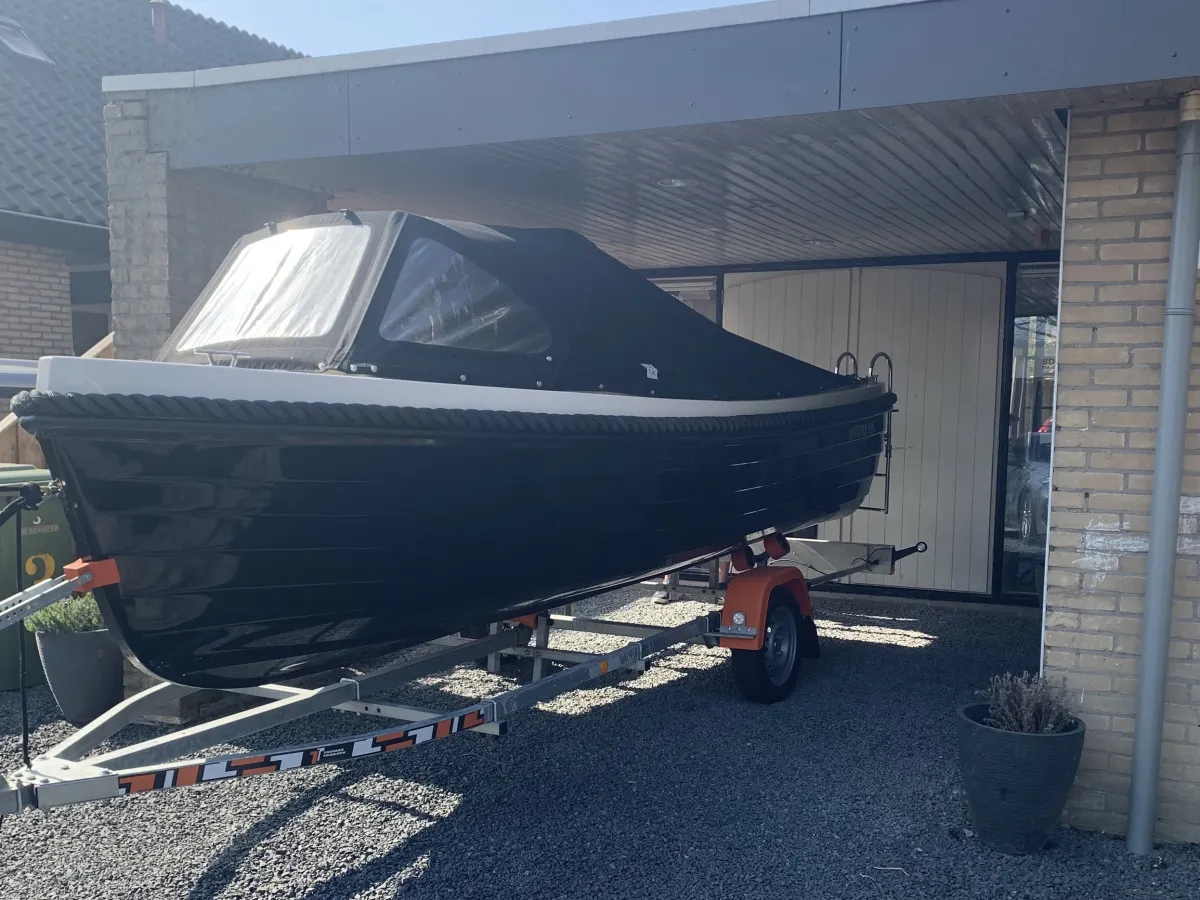 Polyester Sloop Lifestyle 495