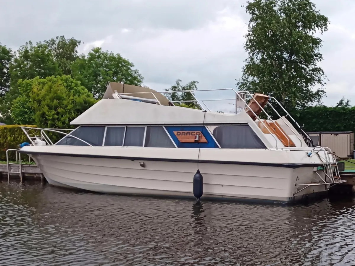 Polyester Motorboat Draco Saloon