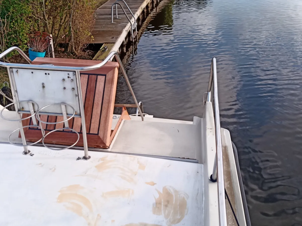 Polyester Motorboat Draco Saloon