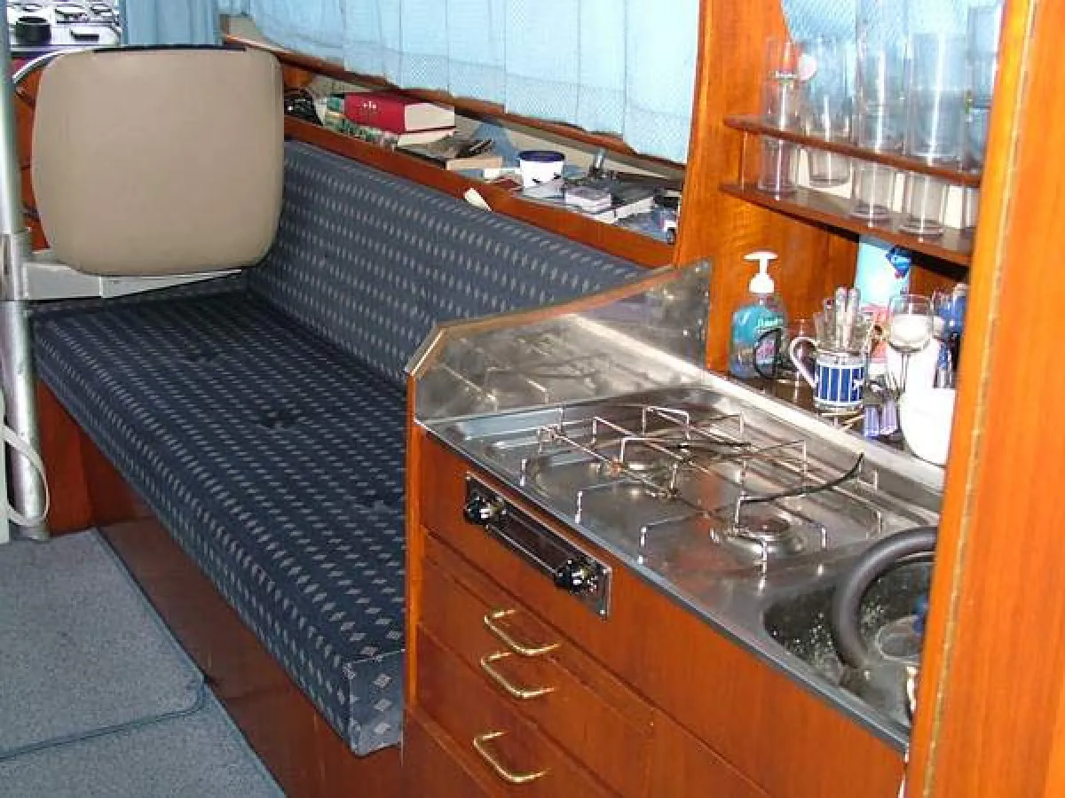 Polyester Motorboat Draco Saloon