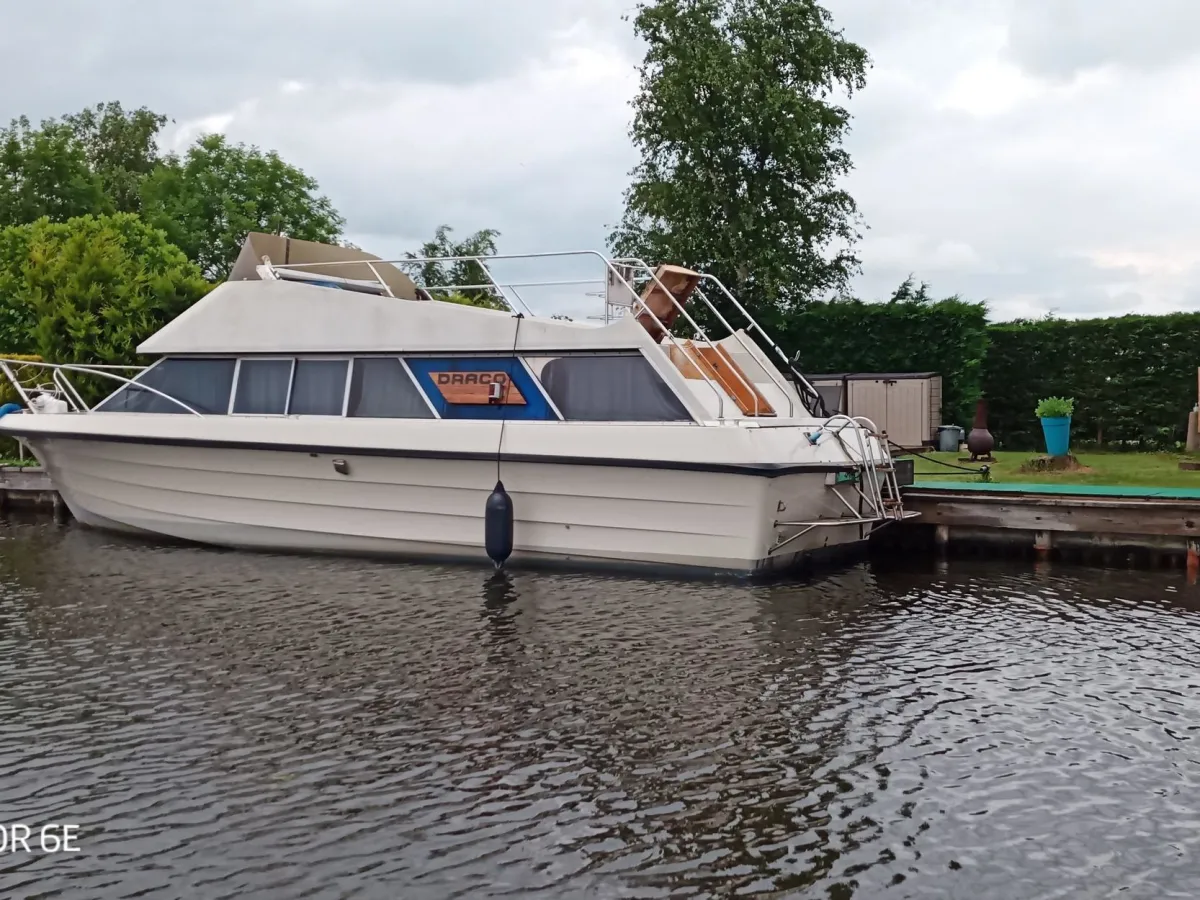 Polyester Motorboat Draco Saloon