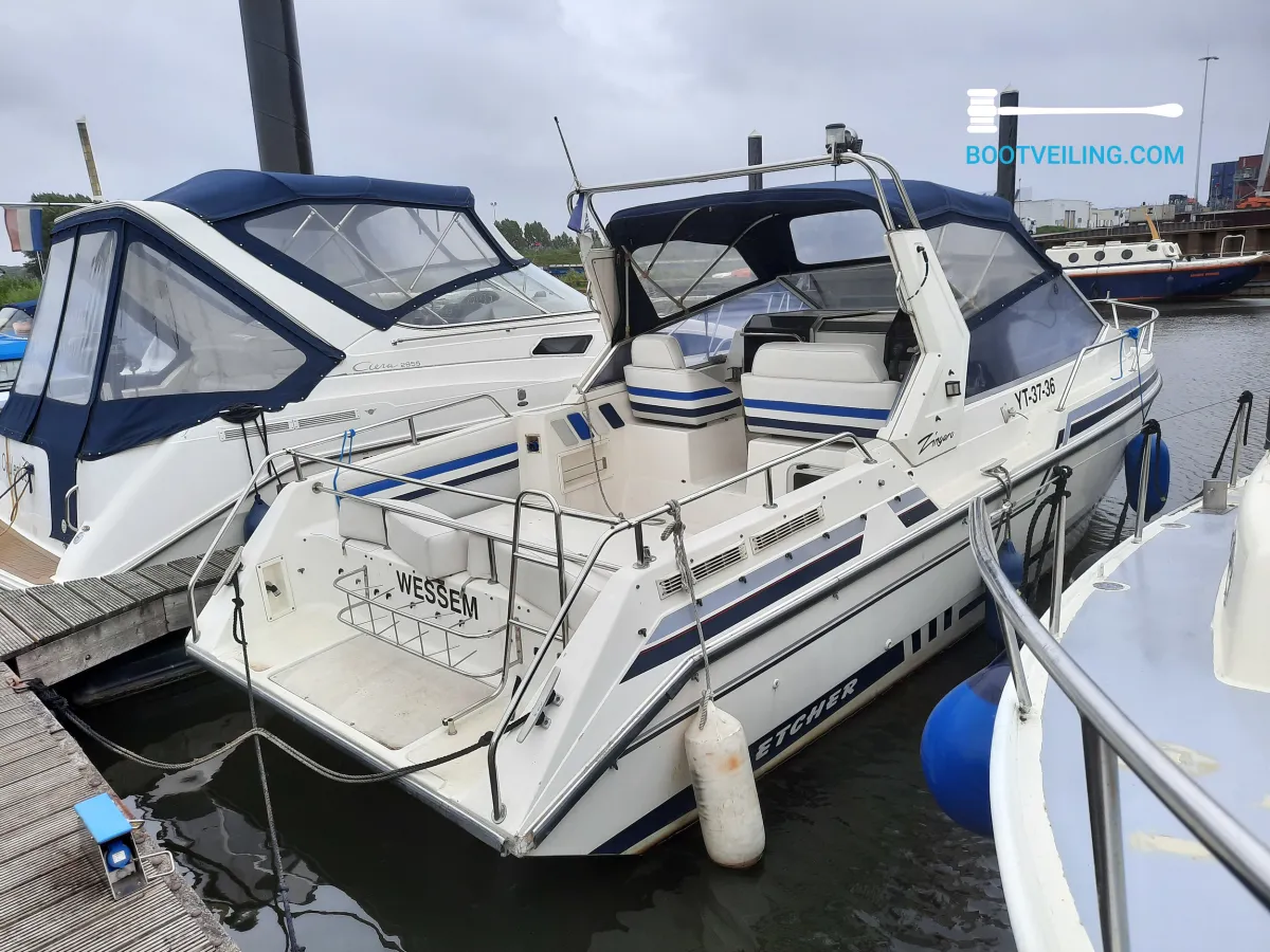 Polyester Motorboat Fletcher Zingenot Cabin