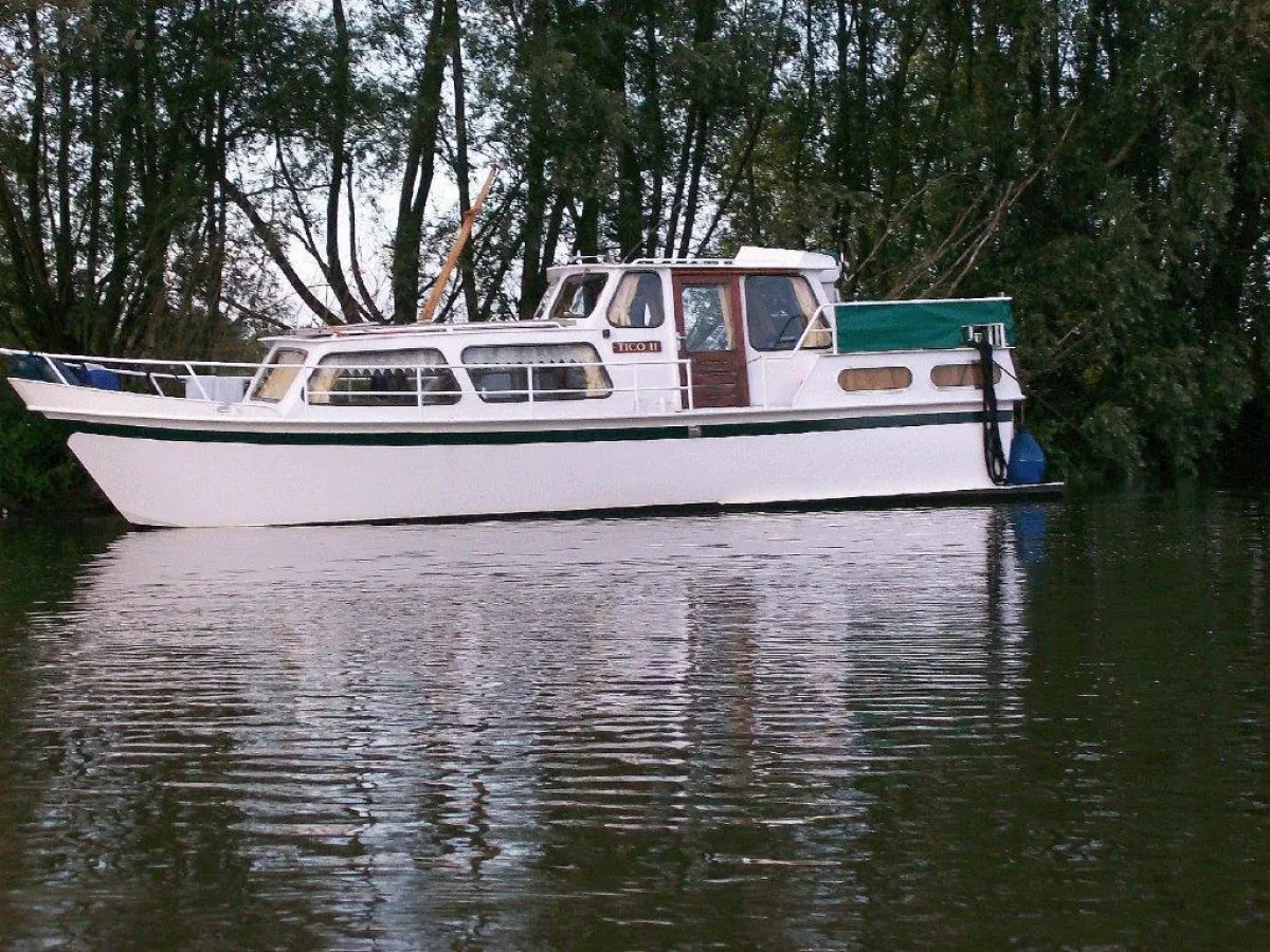 Steel Motorboat Cascaruda 900 AK