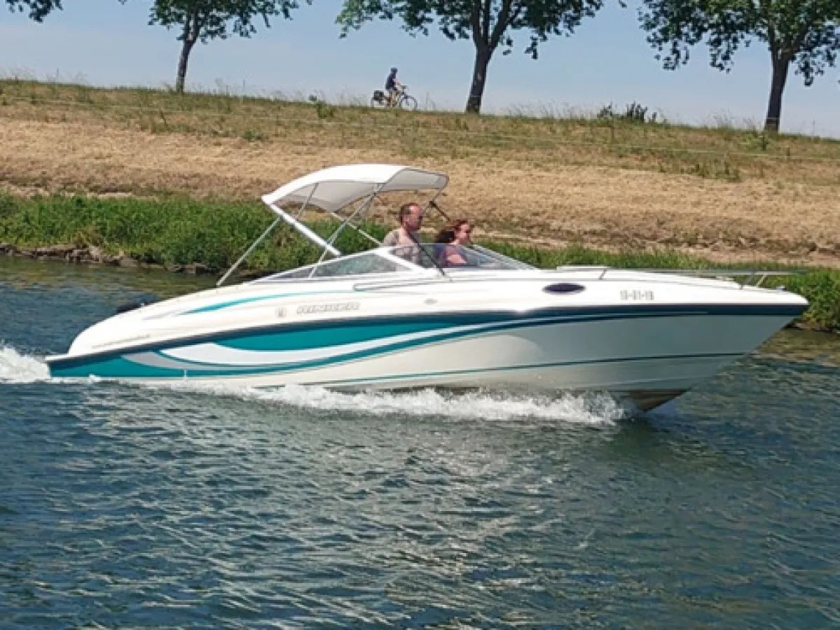 Polyester Speedboat Rinker 232 Captiva