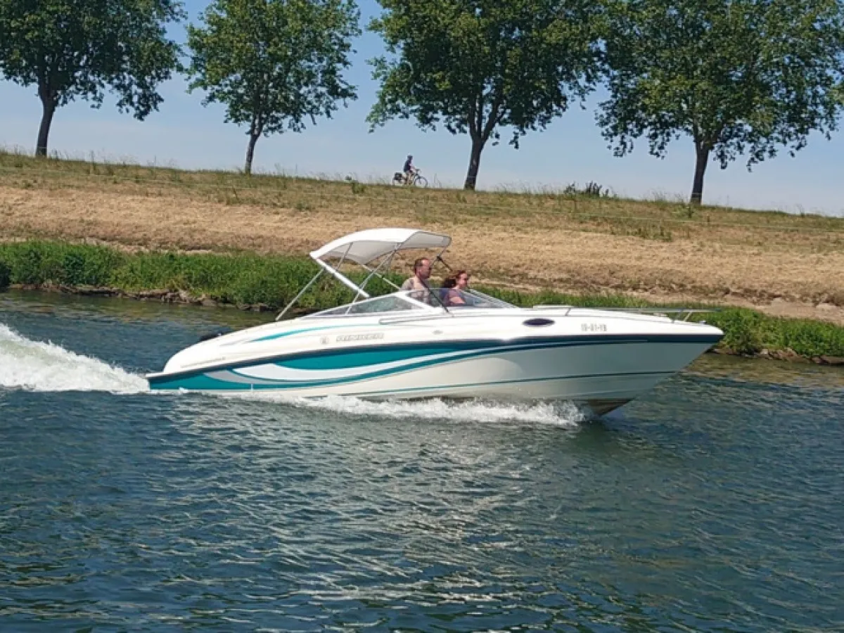 Polyester Speedboat Rinker 232 Captiva