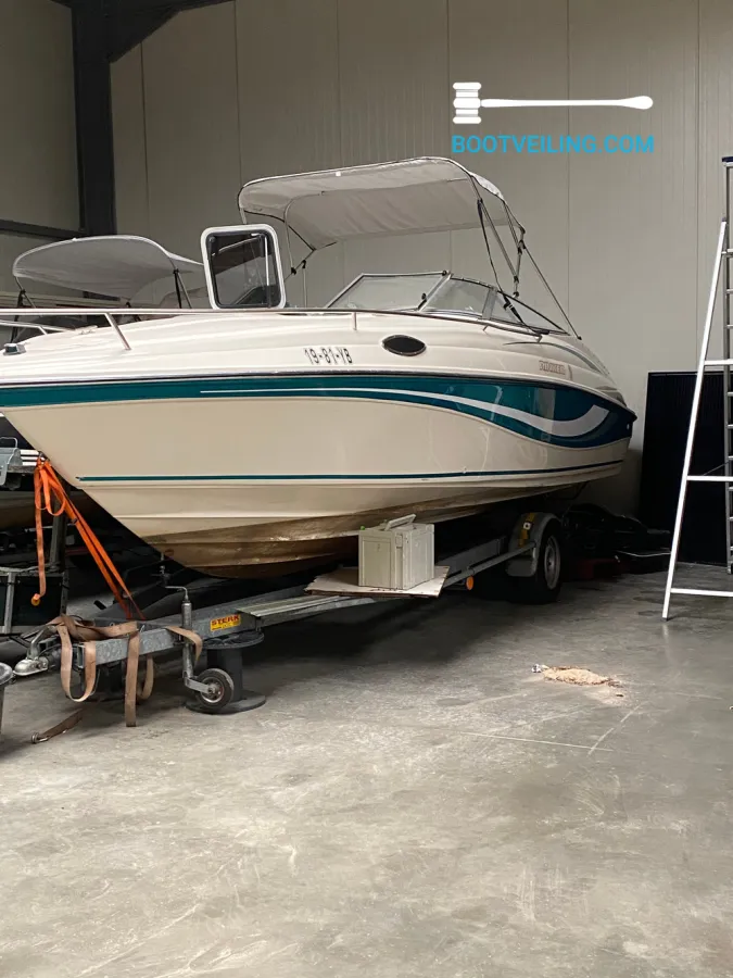 Polyester Speedboat Rinker 232 Captiva