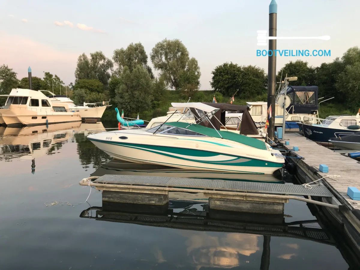 Polyester Speedboat Rinker 232 Captiva