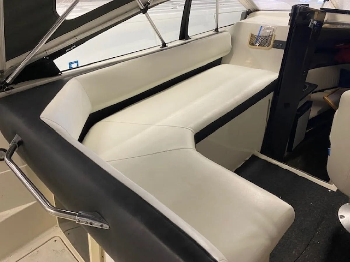 Polyester Speedboat Bayliner 2655