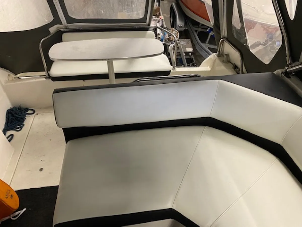 Polyester Speedboat Bayliner 2655