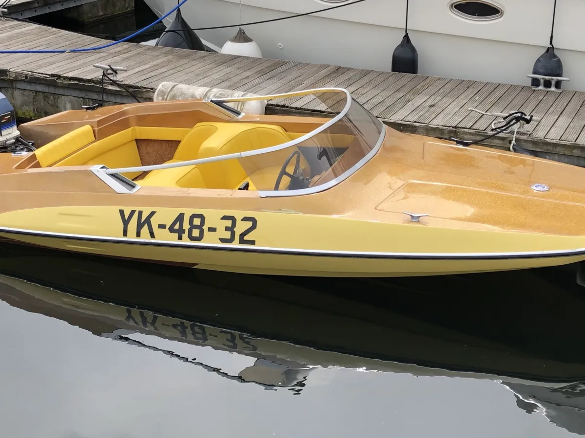 Polyester Speedboat Glastron GT150